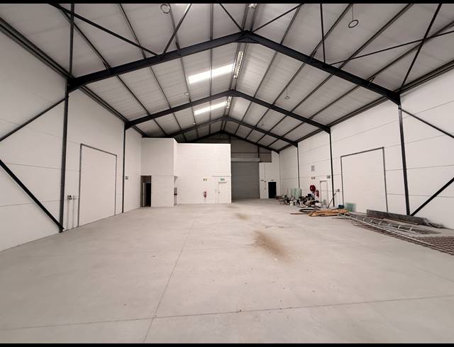 579M² WAREHOUSE FOR SALE IN FIRGROVE INDUSTRIAL ESTATE